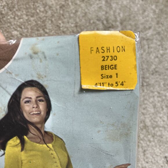 VTG 70s Retro Mod Miracle Stretch Pantyhose Nylons Beige Sz 1 Fit 4’11”- 5’4” US - Picture 2 of 5